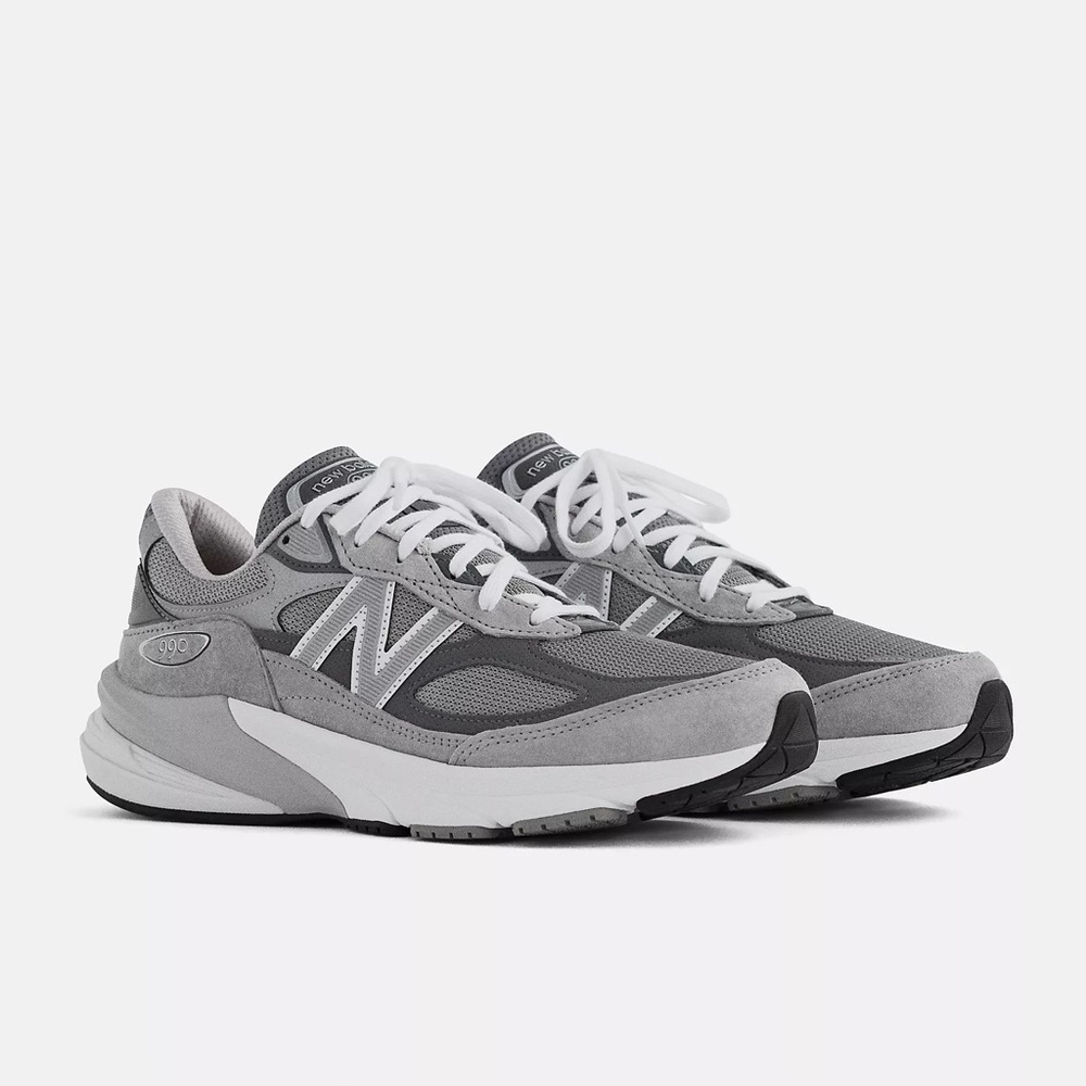NWT Grey New Balance 990v6 Sneakers - Women’s Size 8.5